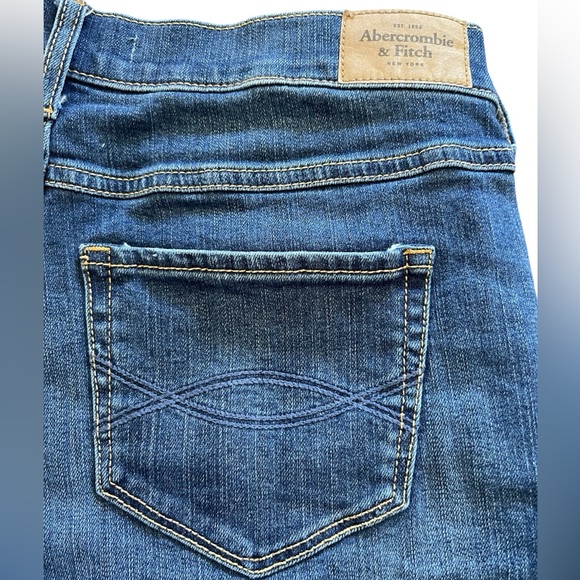 Abercrombie & Fitch Women’s Cuffed Hem Denim Shorts - Size 6/ W28 - Picture 8 of 9